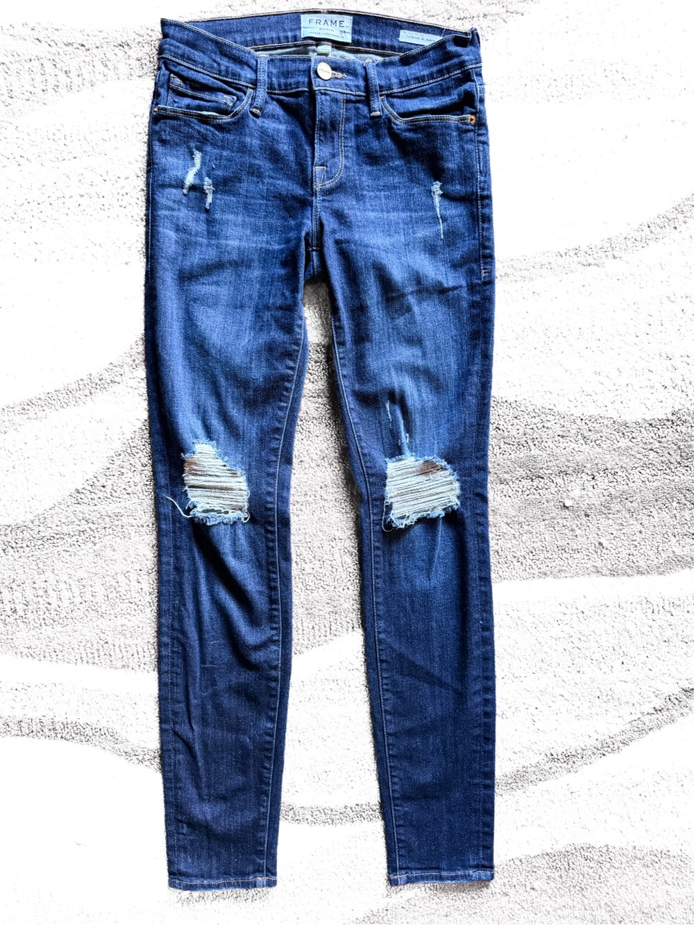 Frame Denim Le Skinny de Jeanne Distressed Jeans in Dark Blue Size 26 Womens EUC